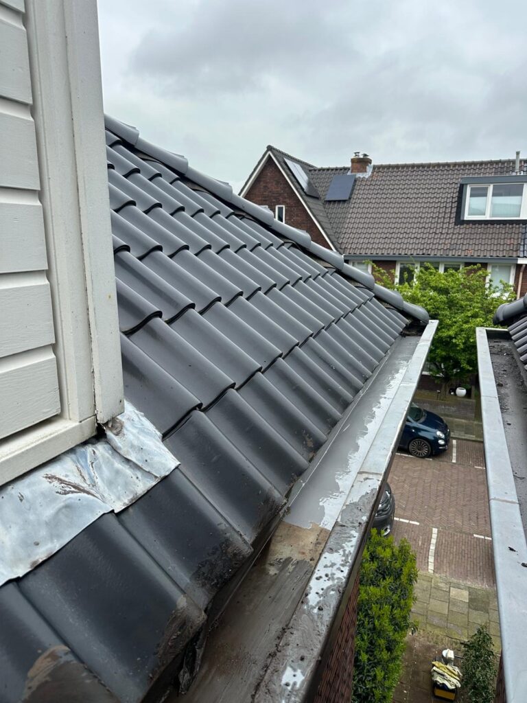 Dakgoot lekkage: Voorkom problemen met goed onderhoud en snelle actie